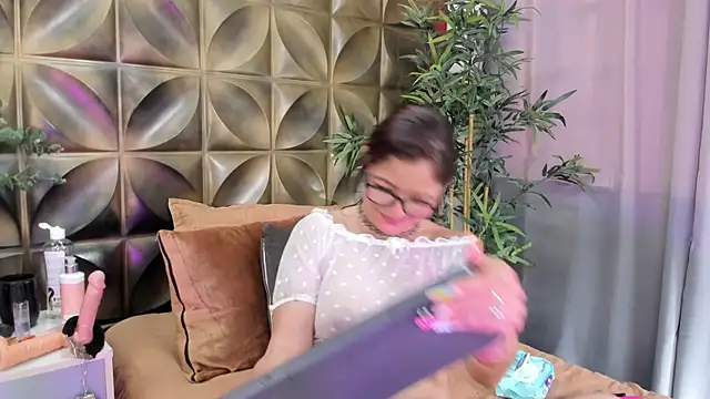 Gaia_rougee's Live XXX Chat