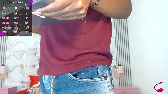 XXX chat uživo modela Mia_Hiills