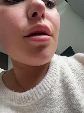 sukhakunis1's Live XXX Chat