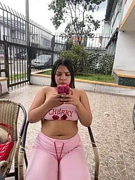 AdaPink_ লাইভ XXX চ্যাট