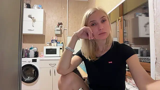 AngelJeni élő XXX-chatje