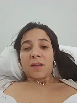 XXX chat uživo modela miaeyex