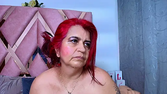 Chatroom XXX en direct de RoxetteMature