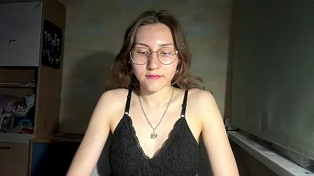 Miaaa_Moon Chat XXX in diretta