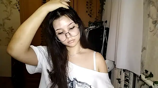 Adilily XXX чат на живо