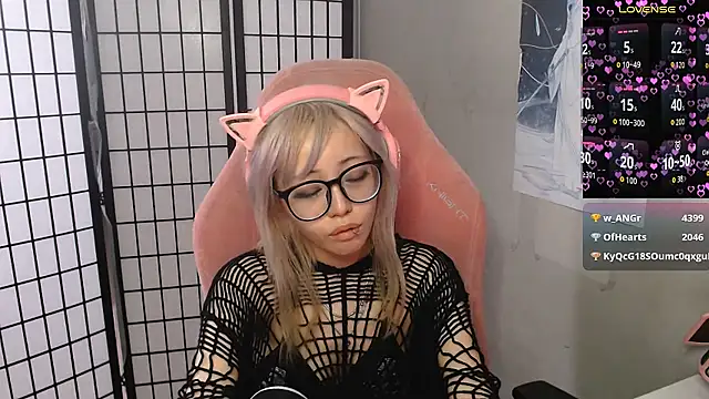 SaxonDibs live XXX chat