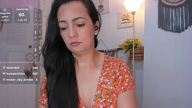 Chat +18 de anaruiz_ ao vivo