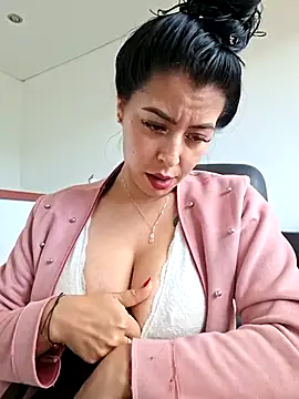 Luianna Adlı Modelin Canlı XXX Sohbeti