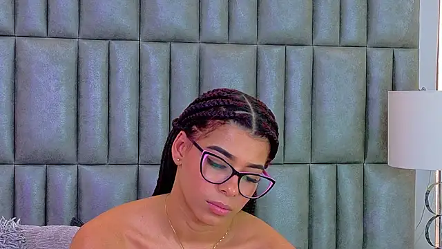 Chat +18 de TiaraRosse ao vivo