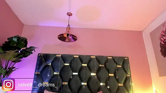 Velvet_Dreamss' Live XXX Chat