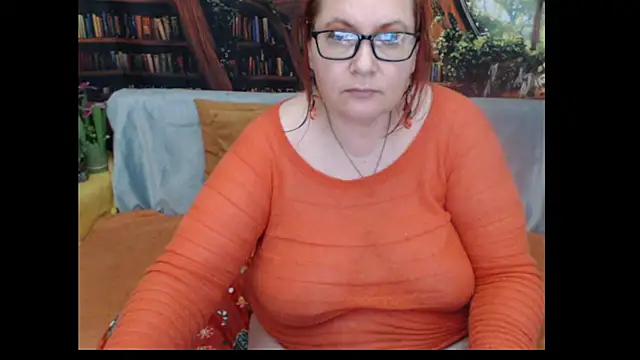 PlayfullMature's Live XXX Chat