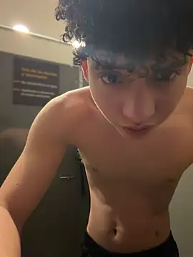 yoursexyjose Chat XXX live