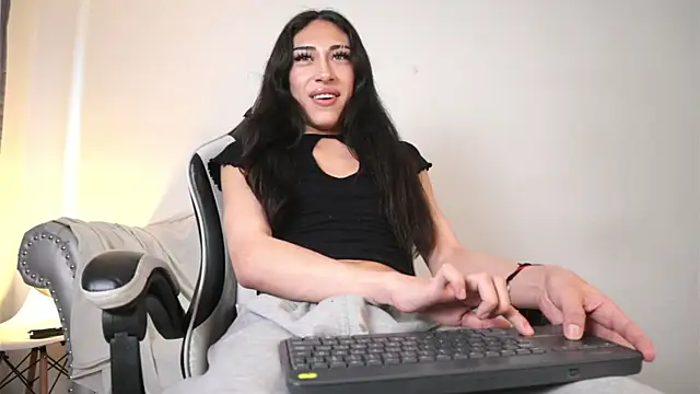 Velvet_Raze élő XXX-chatje