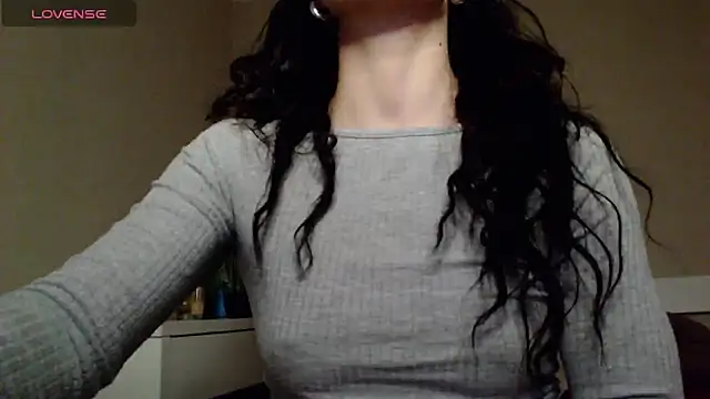 XXX chat uživo modela LilithRivi