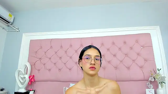 XXX chat uživo modela SarahDoll__