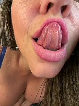 XXX chat uživo modela Alimela