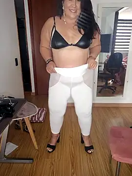 CurvyFireLatina Adlı Modelin Canlı XXX Sohbeti