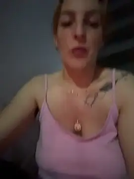 Hot-Milf4U's Live XXX Chat