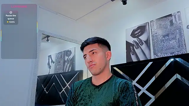 Un_Sluttyy Chat XXX in diretta
