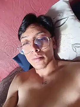 AlexxEngine Adlı Modelin Canlı XXX Sohbeti