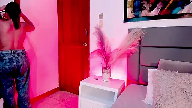 XXX chat uživo modela MaddyLovee_
