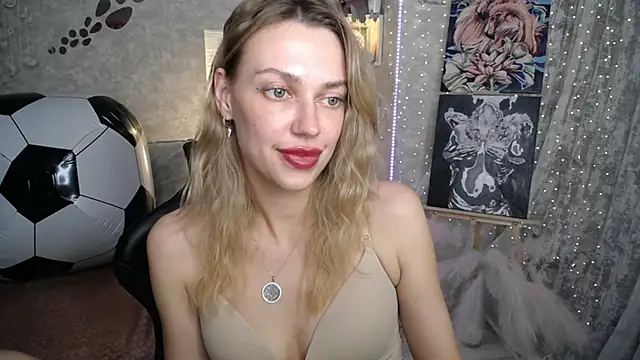 XXX chat uživo modela NickyAdamidi
