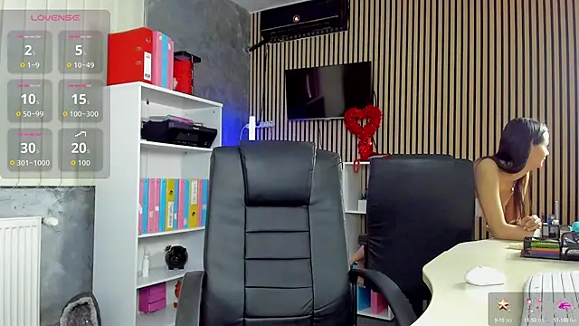 צ'אט XXX בשידור חי של OfficeGirls