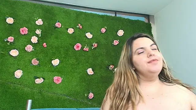 Chat XXX en directo de Huge_Titties_