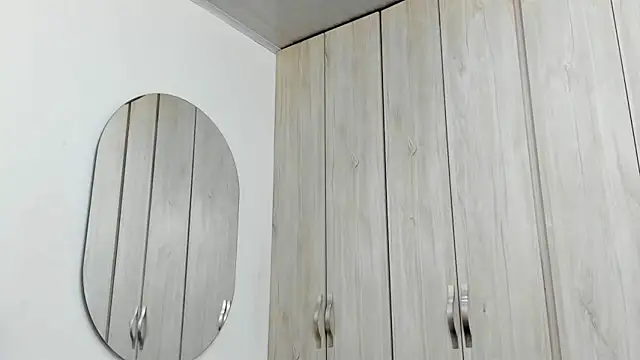 pinky_f00x's Live XXX Chat