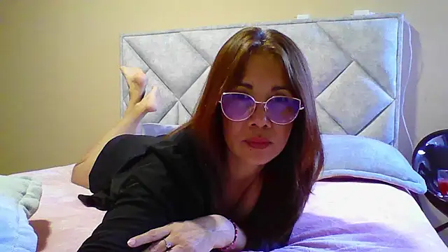 camila_star10's Live XXX Chat