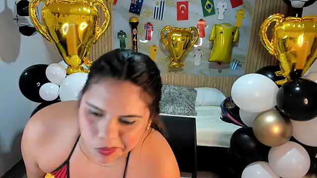 XXX chat uživo modela samy_19_