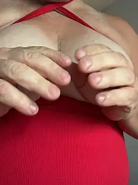 hugemanbreasts' Live XXX Chat