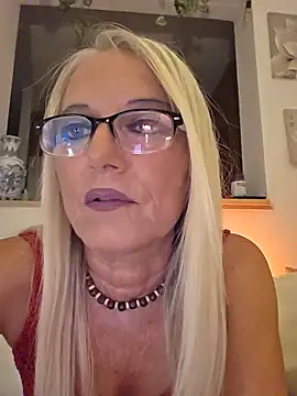 XXX chat uživo modela DIAMANTE64