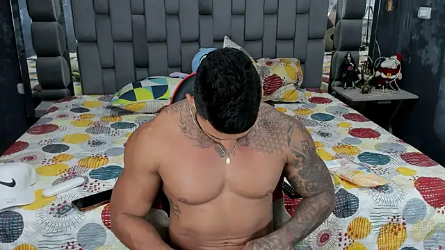 JackMclain Adlı Modelin Canlı XXX Sohbeti
