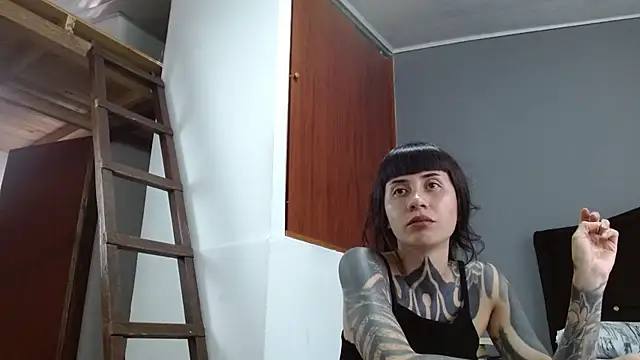 Chat +18 de Emilia_1995 ao vivo