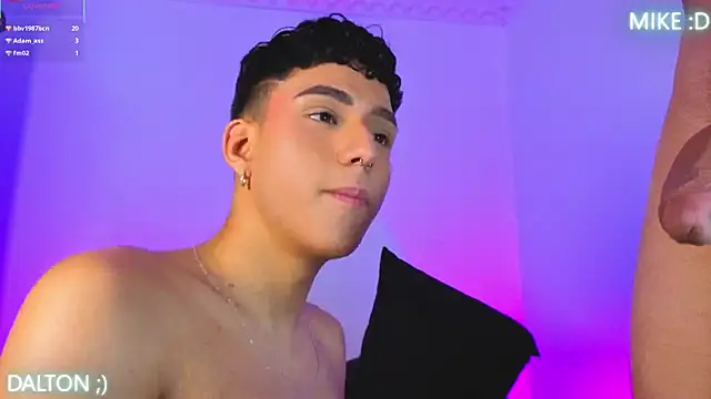 צ'אט XXX בשידור חי של Mike_Benelli