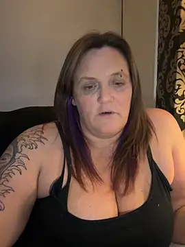 Busty-GilfQuinn's Live XXX Chat
