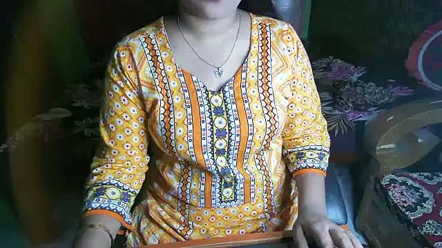 BengaliQueenStar XXX чат на живо