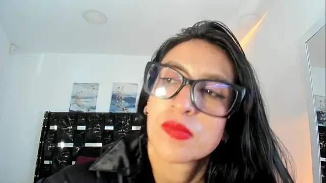 Chat +18 de ZarayFeet ao vivo