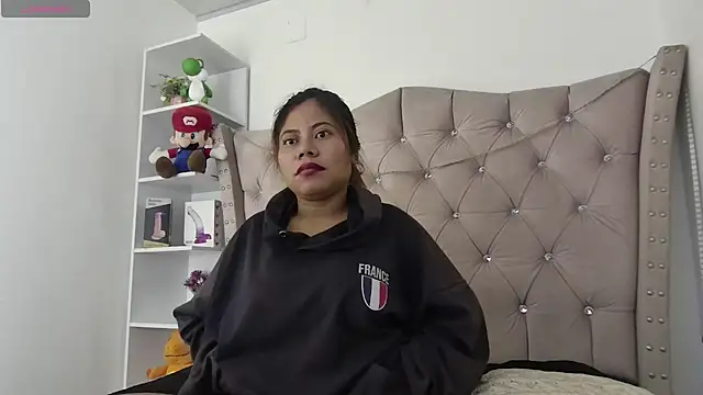 XXX chat uživo modela Madi_cutee