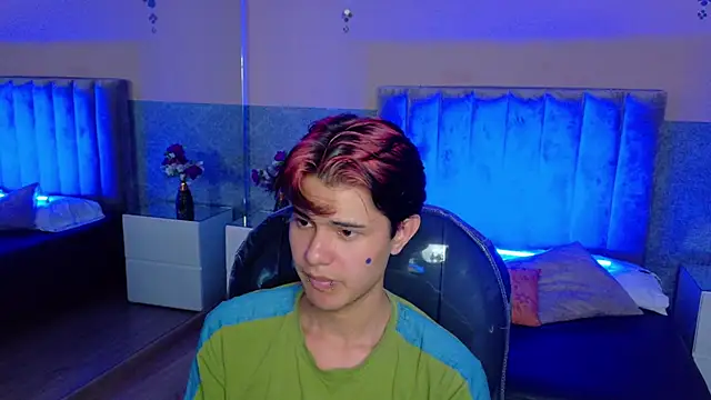 Chat XXX en directo de Derek_Sinn