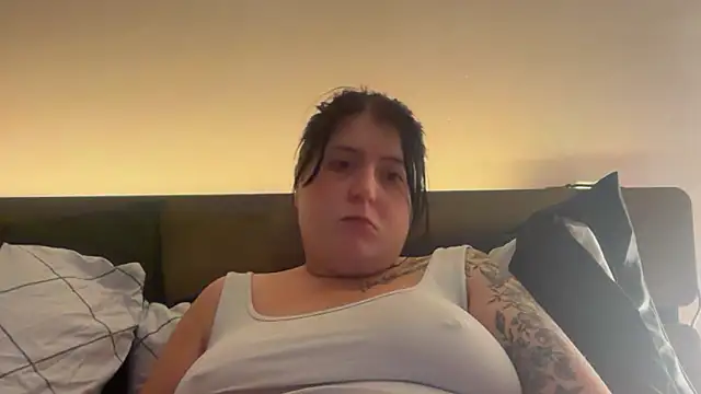 LucyLou31 Adlı Modelin Canlı XXX Sohbeti