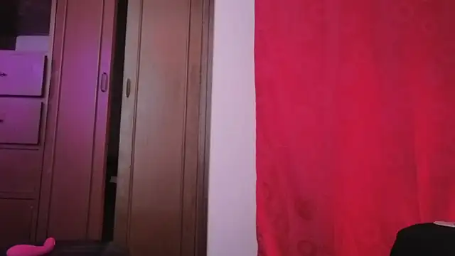 MiaCollinssx লাইভ XXX চ্যাট