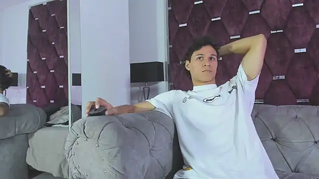 Chatroom XXX en direct de TonyBenedetti