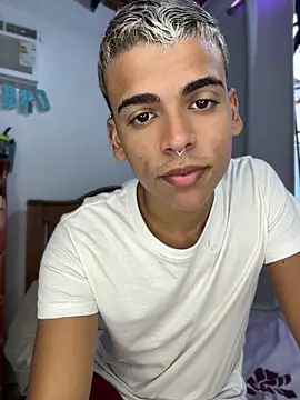 PrincesLeo Chat XXX live