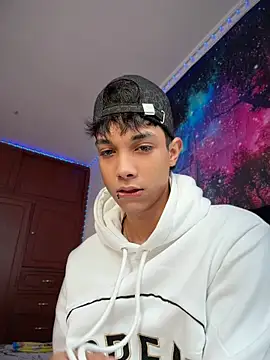 Chat XXX en directo de RoughDiamond_