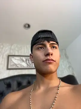 Lander_Cruz লাইভ XXX চ্যাট