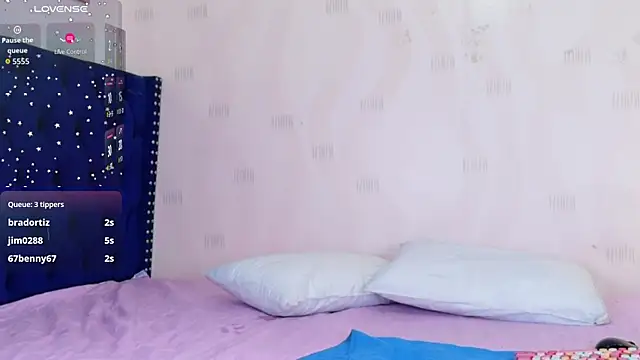 XXX chat uživo modela littleebonymommy