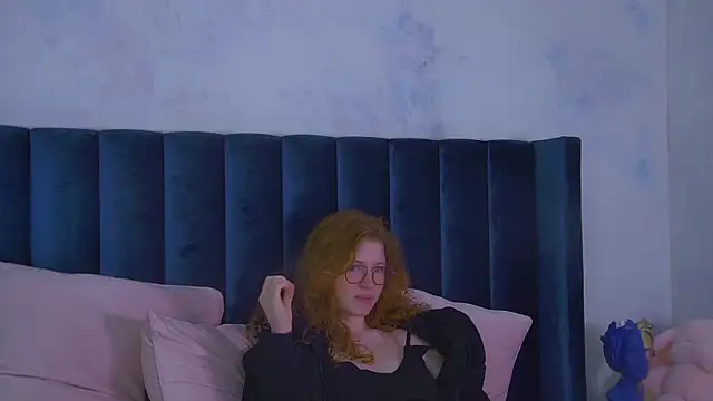 LauraDennis' Live XXX Chat