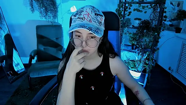VirtuallVoyant's Live XXX Chat